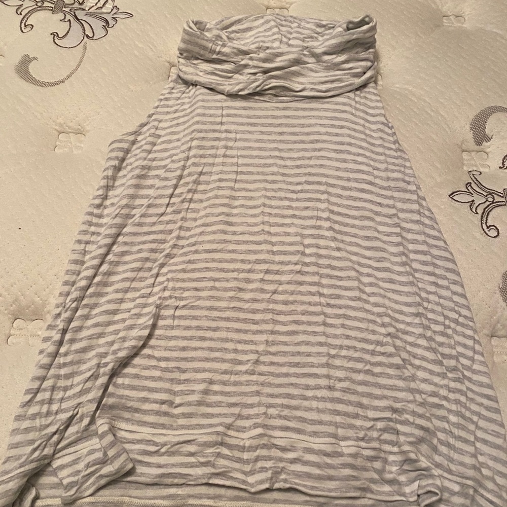 EUC Lou and Gray Top XL